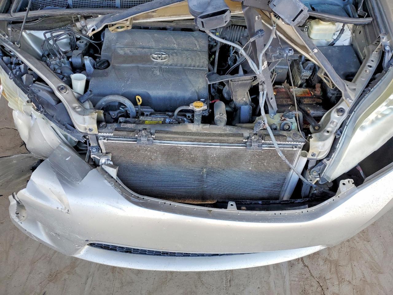 2015 TOYOTA SIENNA