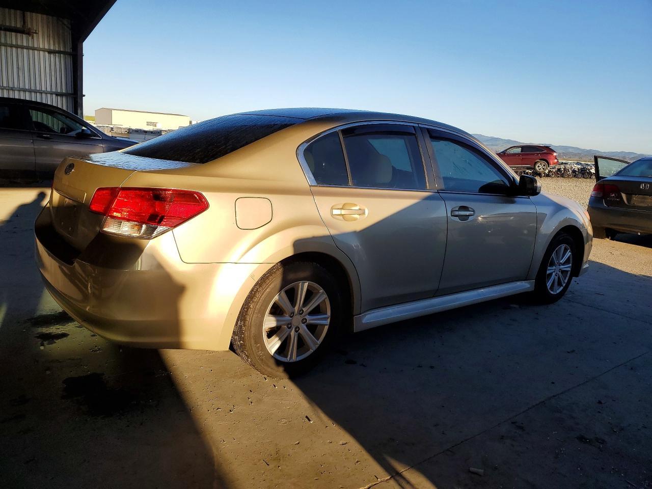2010 SUBARU Legacy