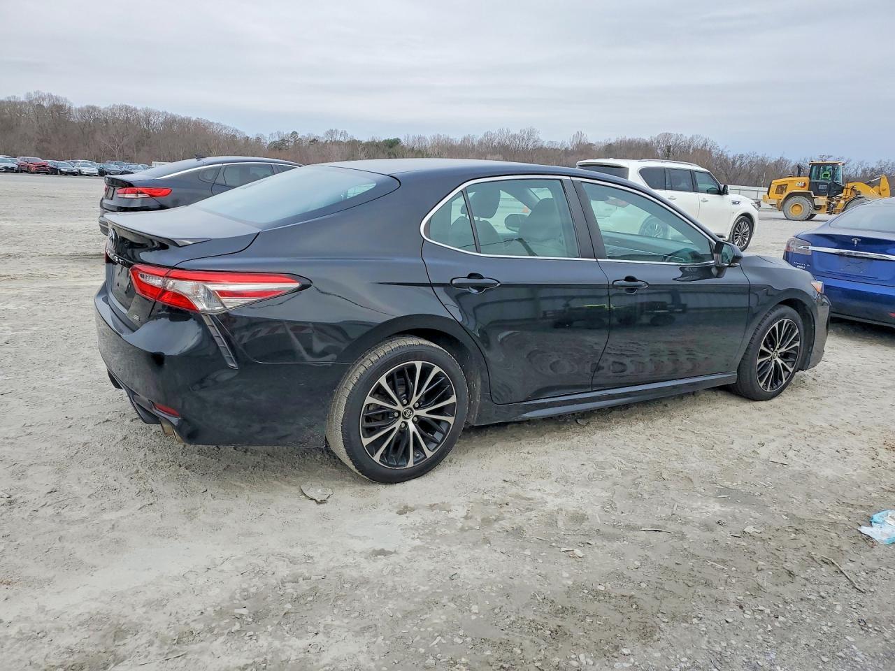 2018 TOYOTA CAMRY