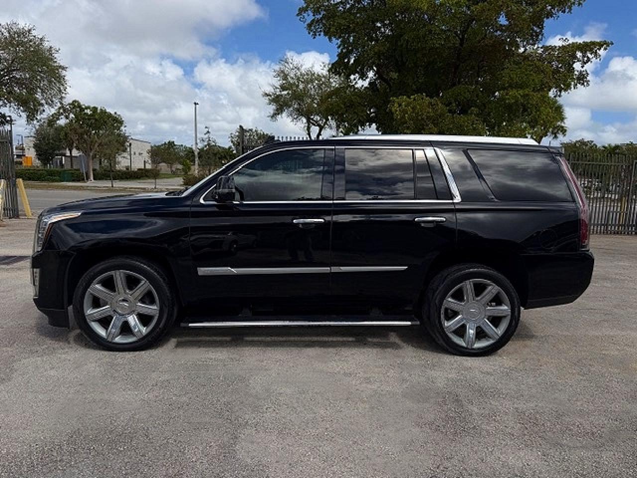 2019 CADILLAC ESCALADE