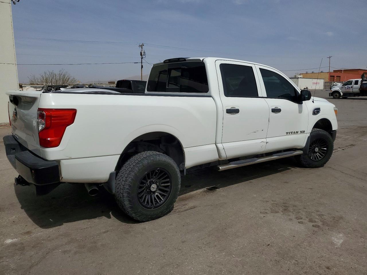 2017 NISSAN Titan