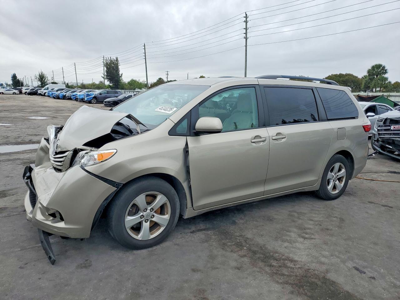 2016 TOYOTA SIENNA