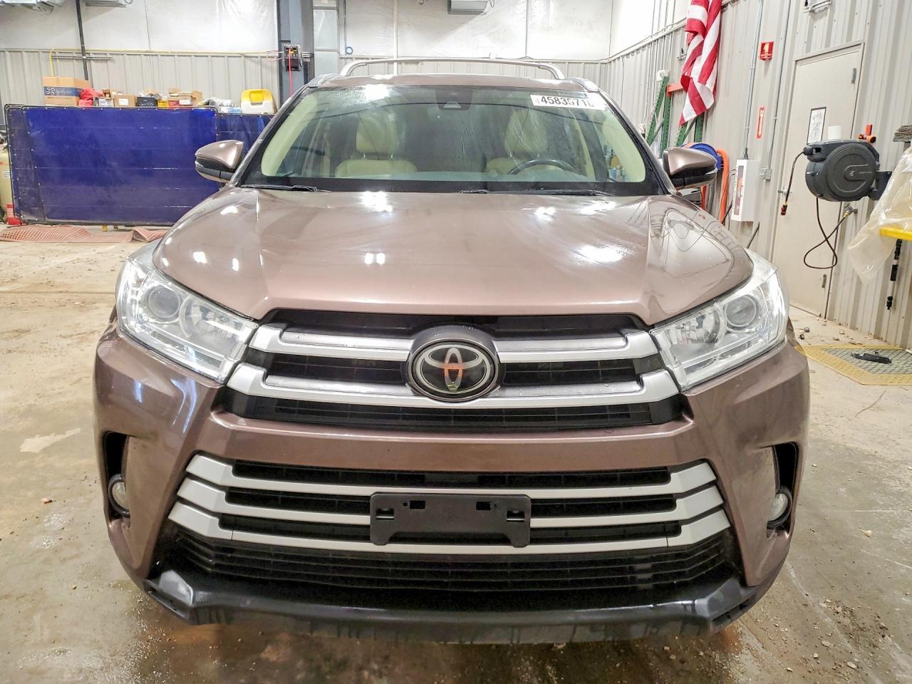 2017 TOYOTA HIGHLANDER