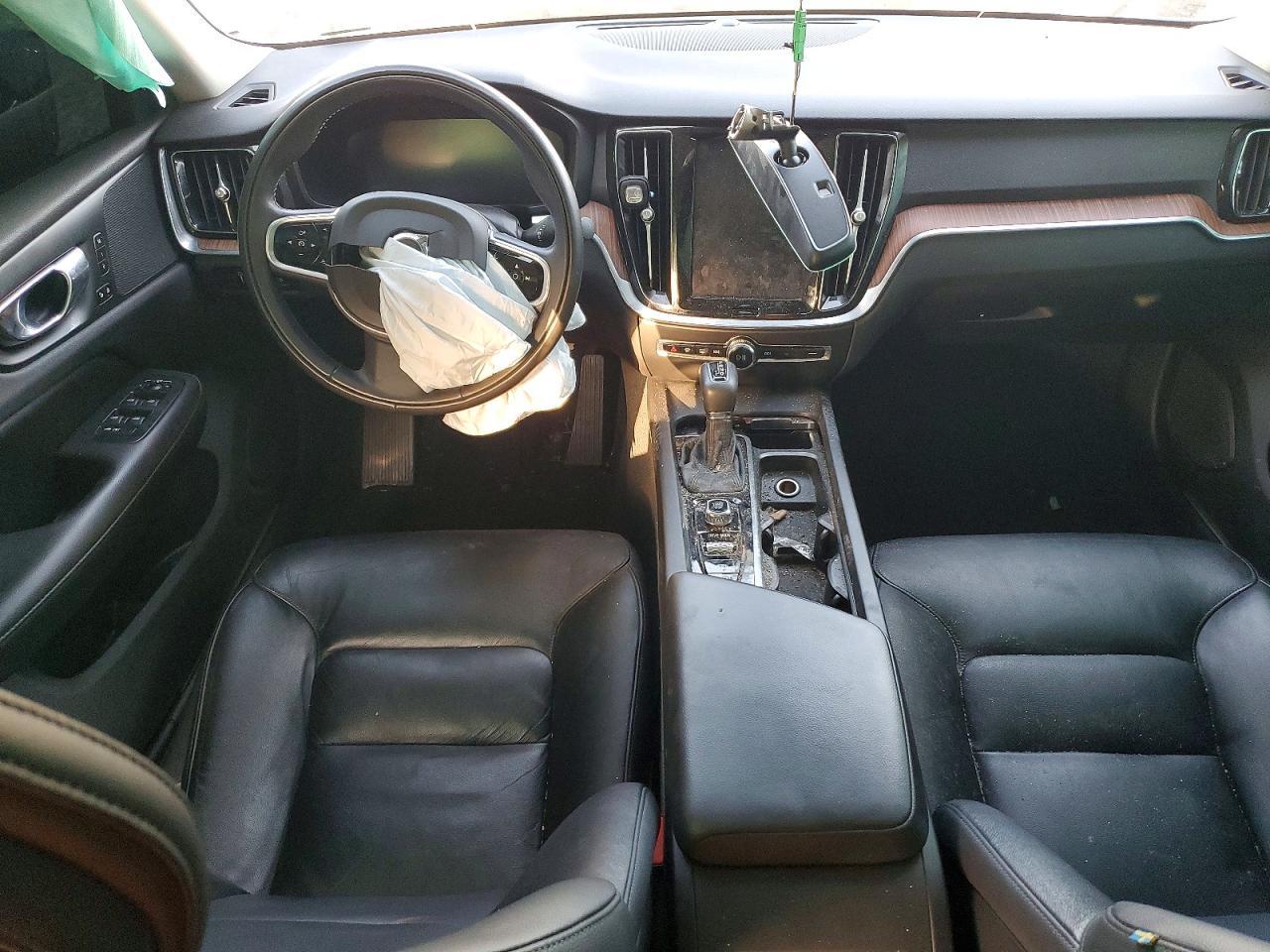 2020 VOLVO S60