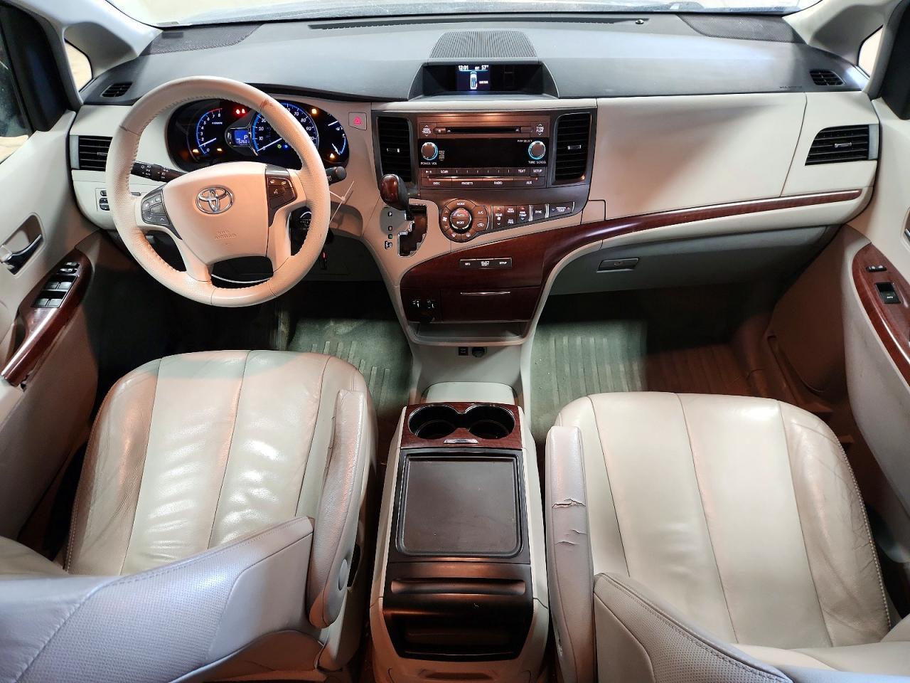 2013 TOYOTA SIENNA