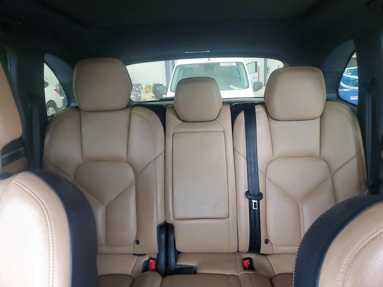 2015 PORSCHE CAYENNE