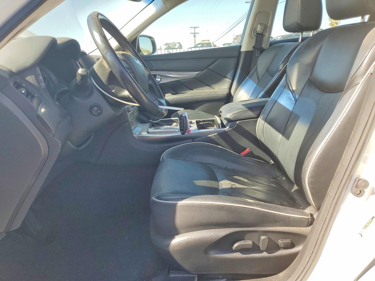 2016 INFINITI Q70