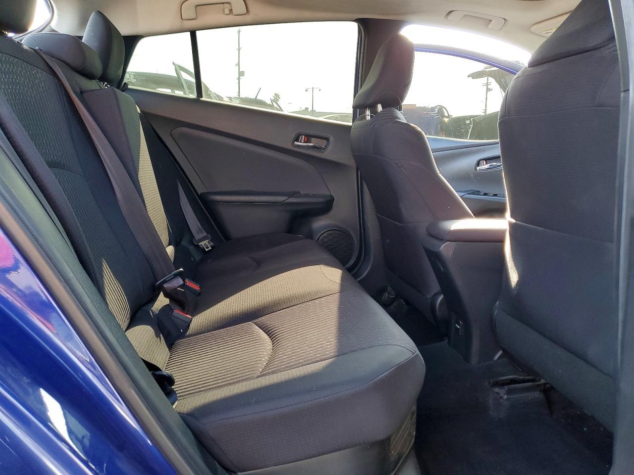 2016 TOYOTA PRIUS