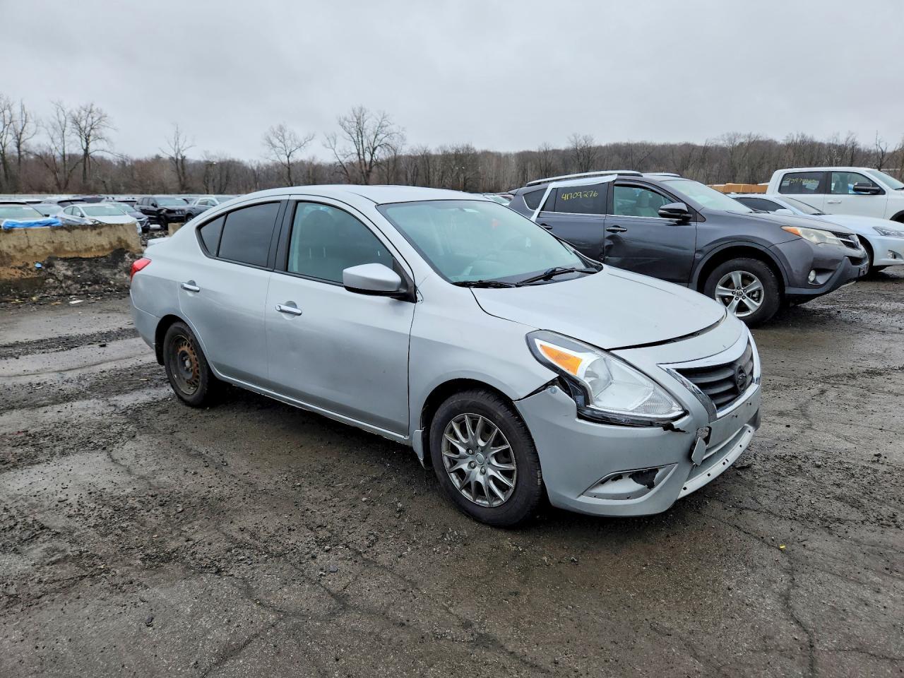 2015 NISSAN VERSA