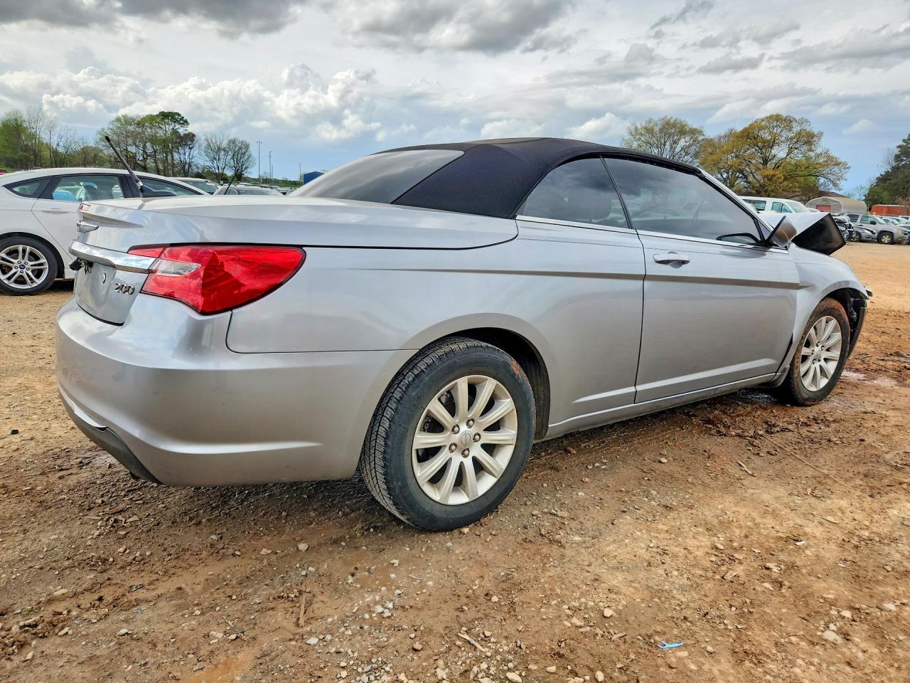 2013 CHRYSLER 200