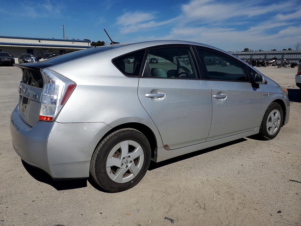2011 TOYOTA PRIUS