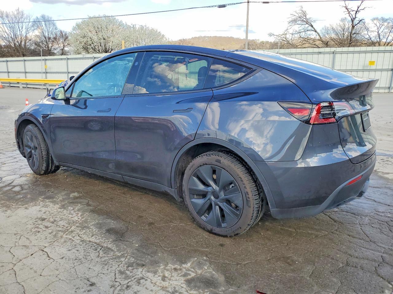 2025 TESLA MODEL Y