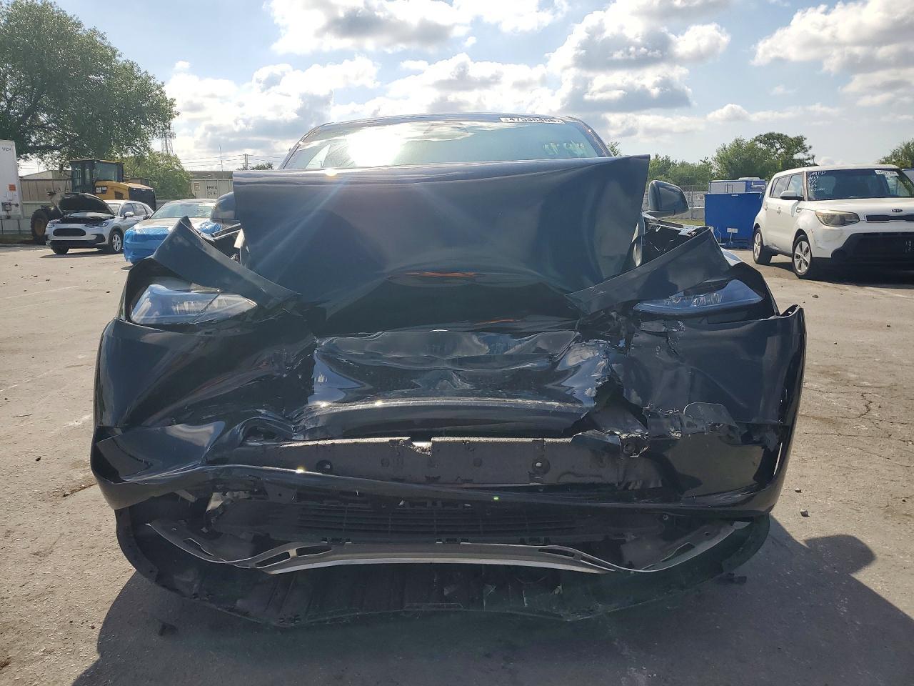 2025 TESLA MODEL Y