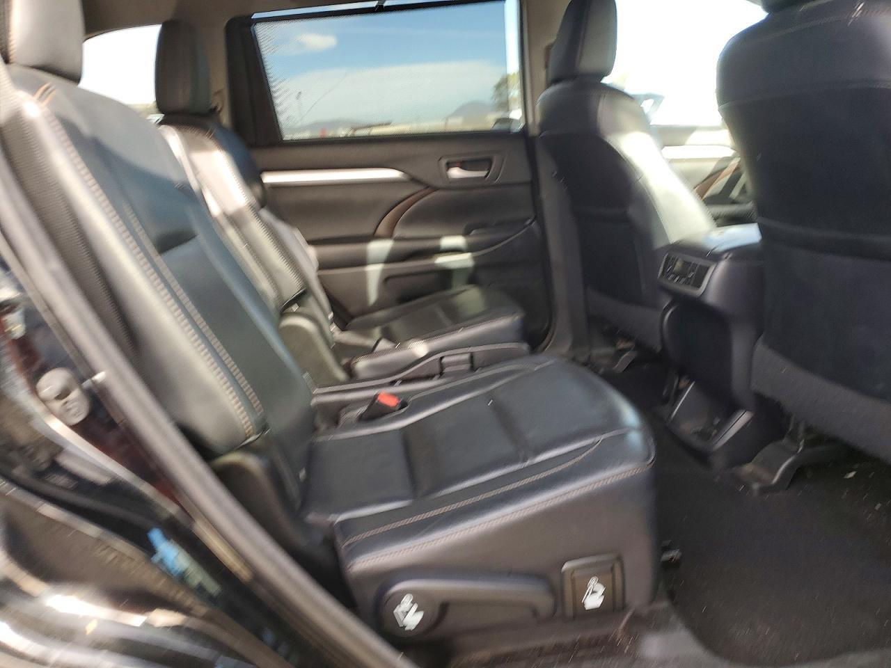 2016 TOYOTA HIGHLANDER