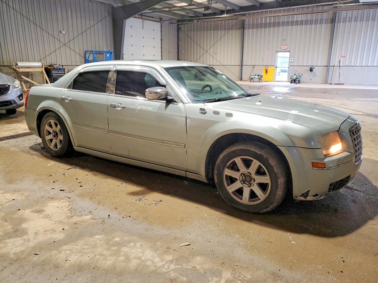 2005 CHRYSLER 300