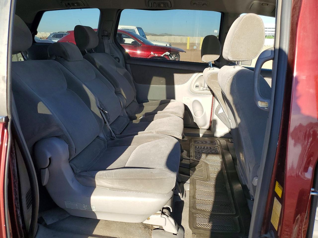 2004 TOYOTA SIENNA