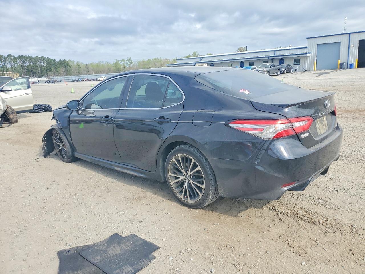 2018 TOYOTA CAMRY