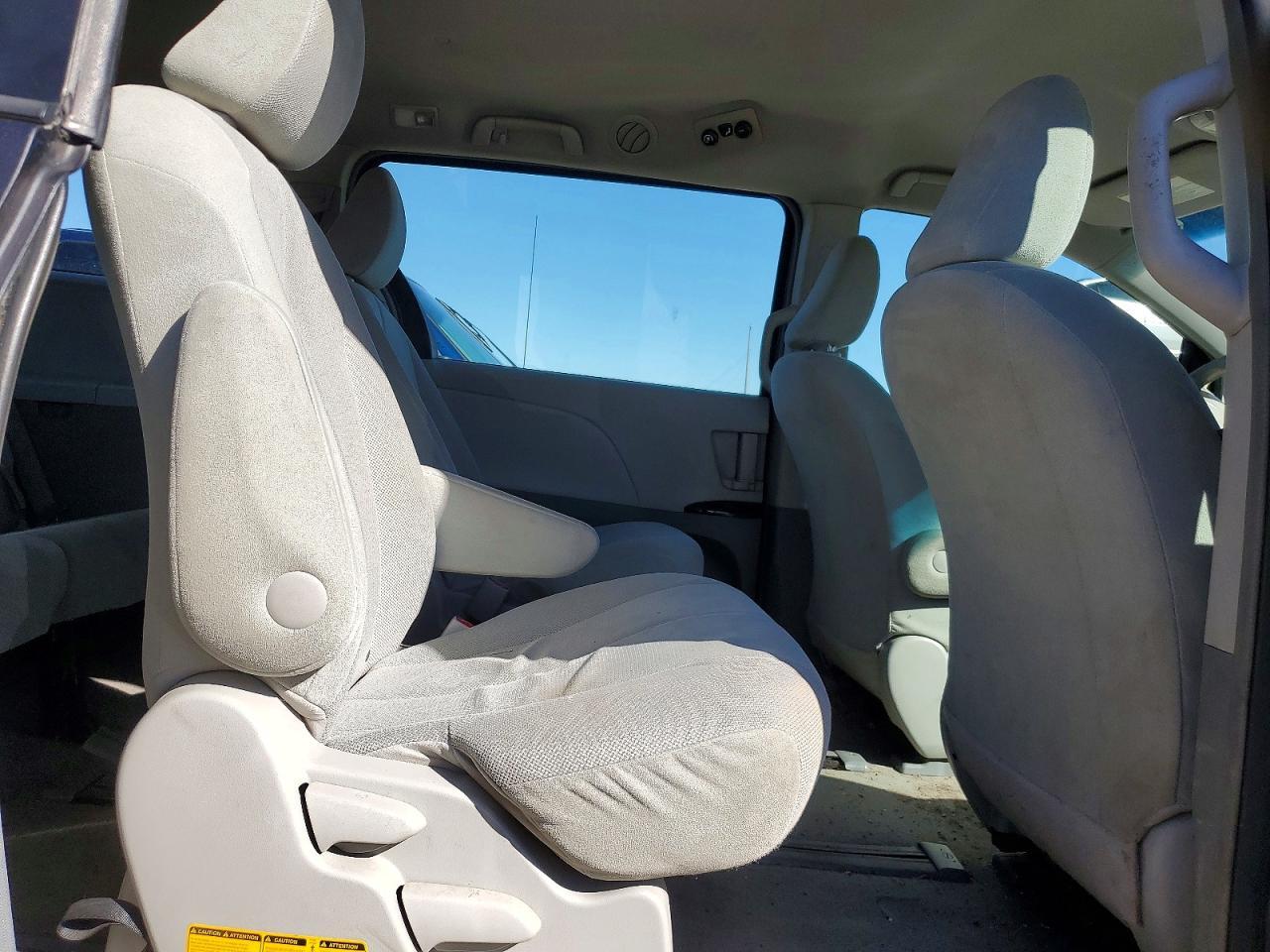 2013 TOYOTA SIENNA