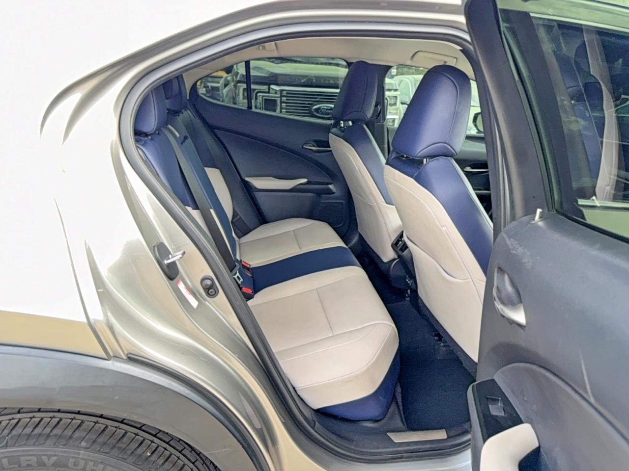 2021 LEXUS UX 200