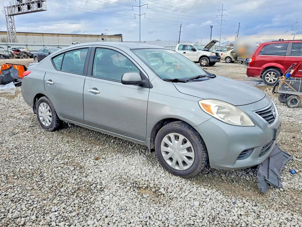 2013 NISSAN VERSA