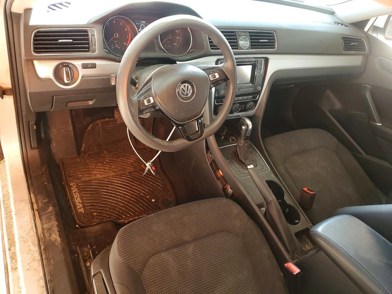 2016 VOLKSWAGEN Passat