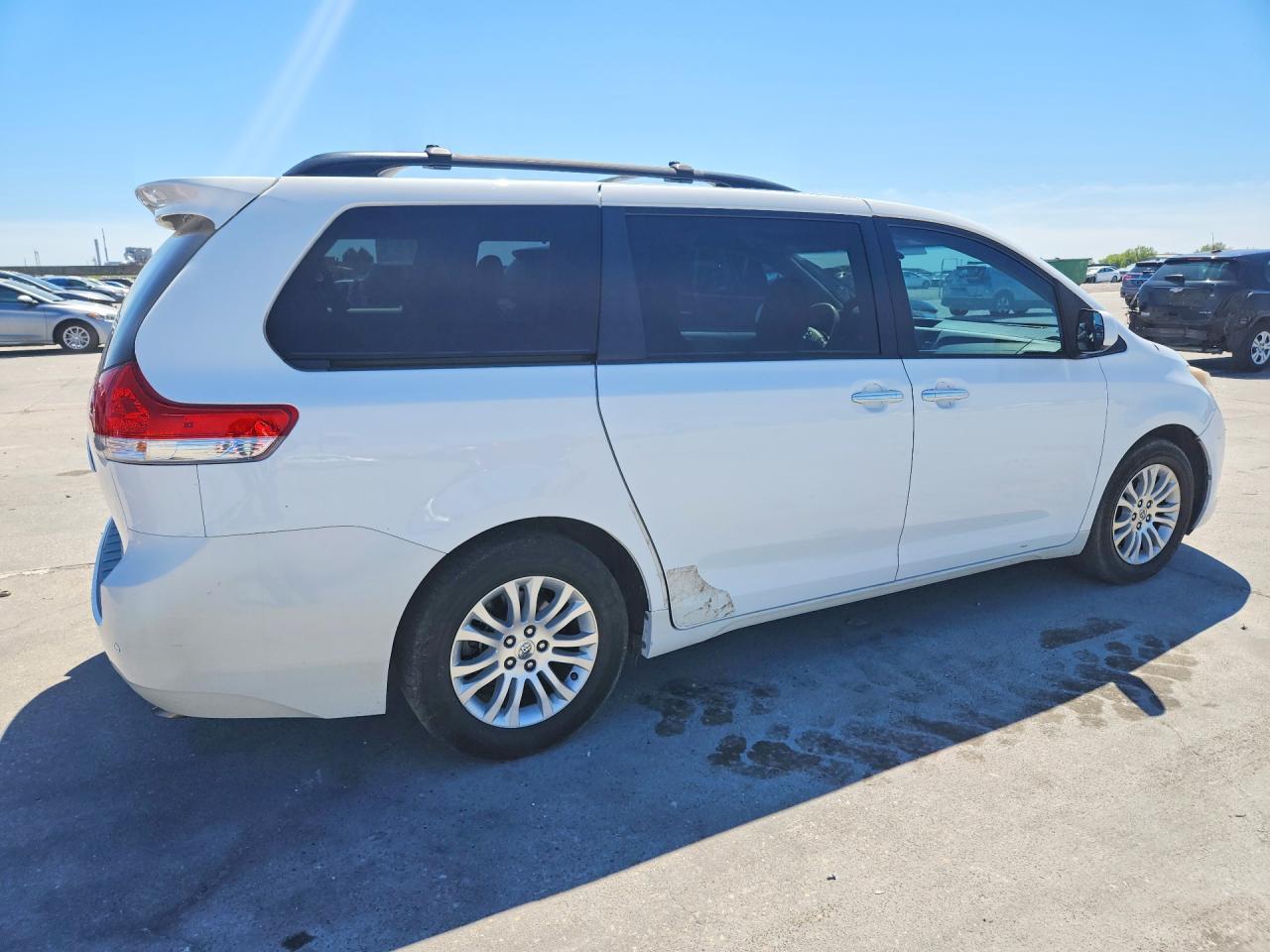2014 TOYOTA SIENNA