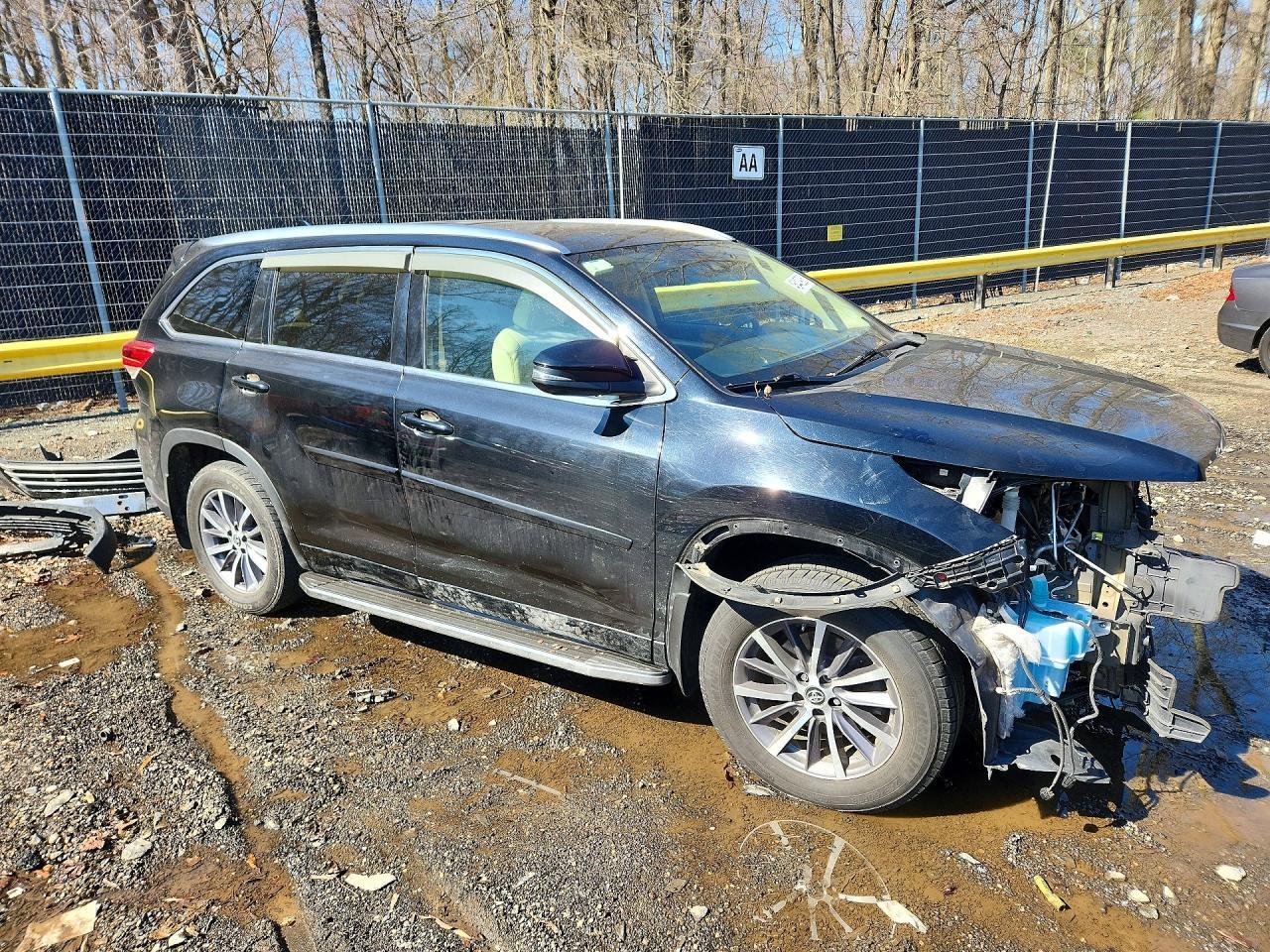 2017 TOYOTA HIGHLANDER