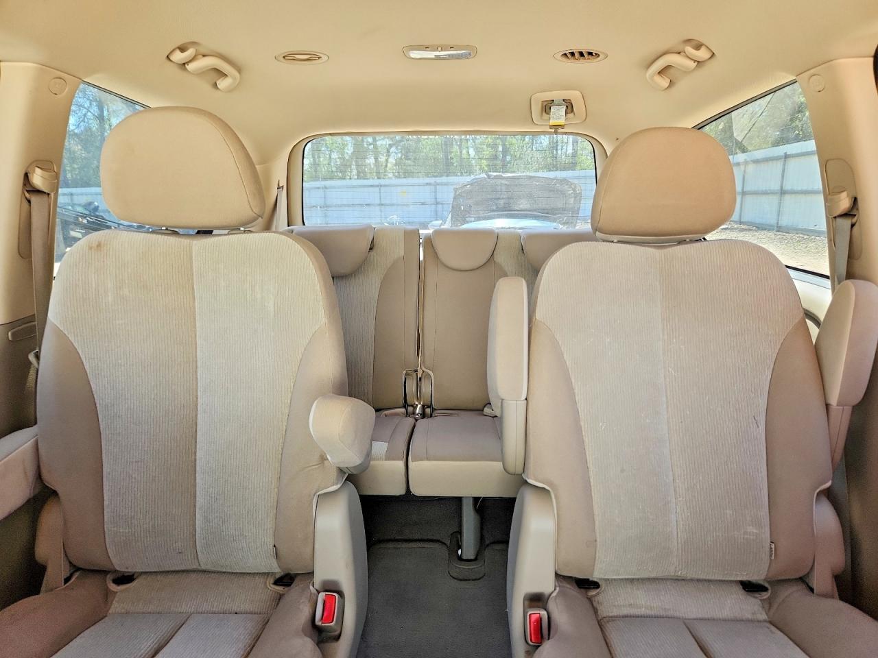 2012 KIA SEDONA