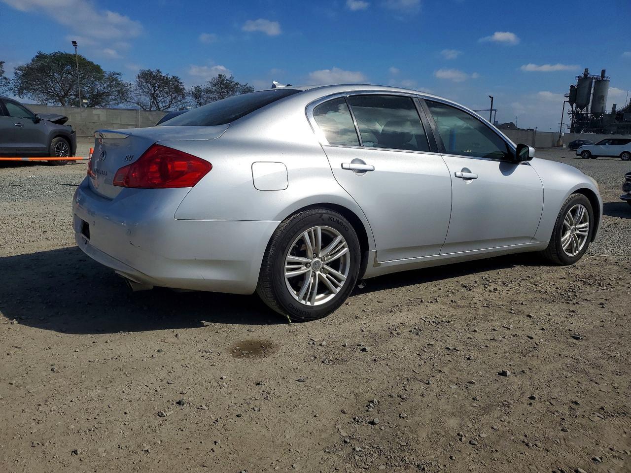 2012 INFINITI G37