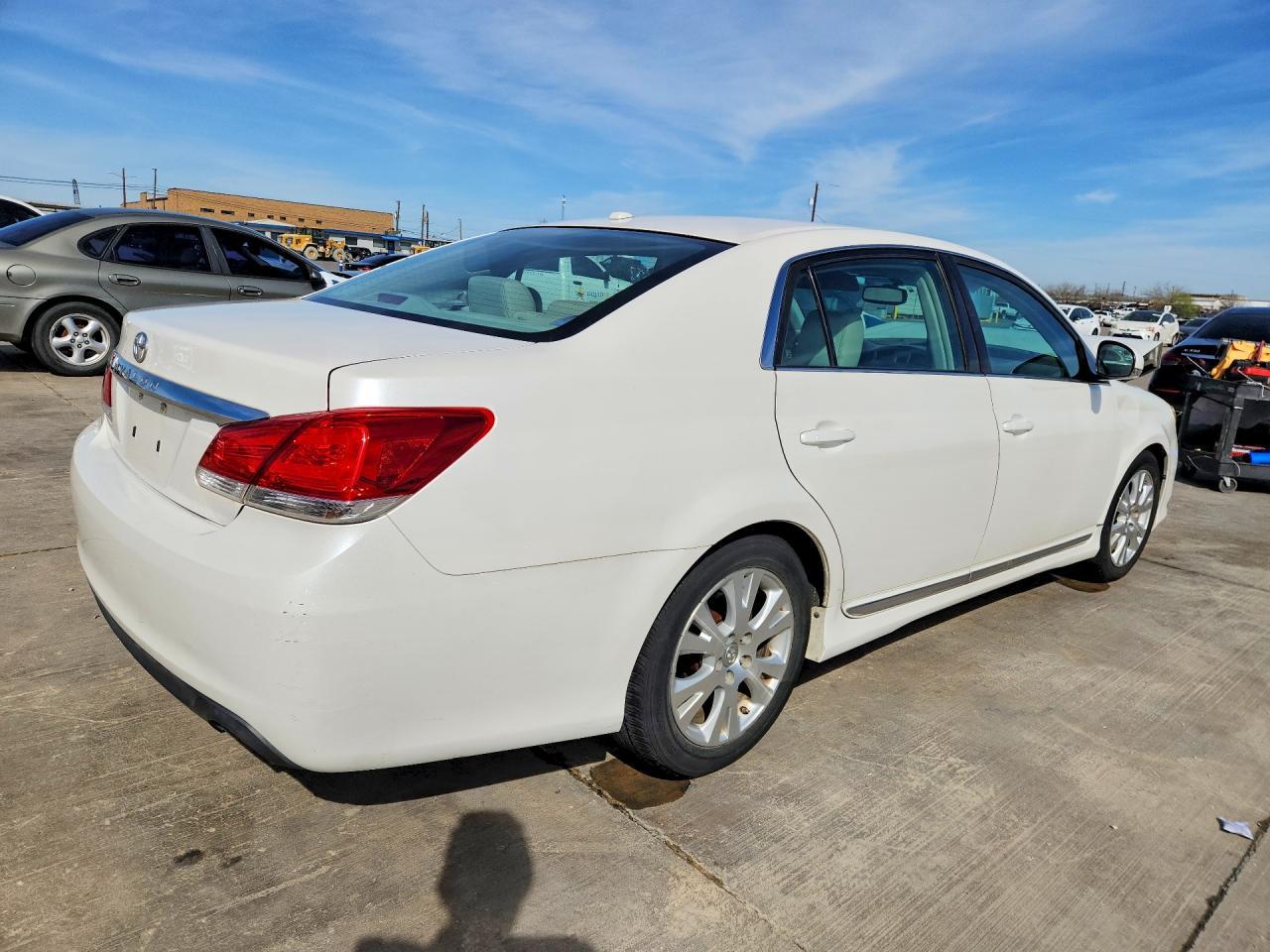 2011 TOYOTA Avalon