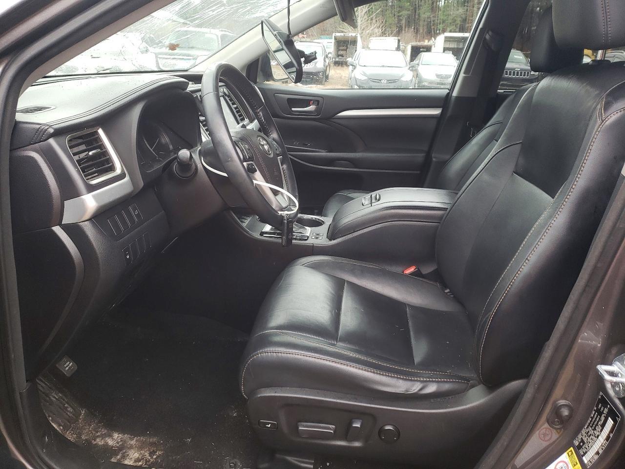 2016 TOYOTA HIGHLANDER