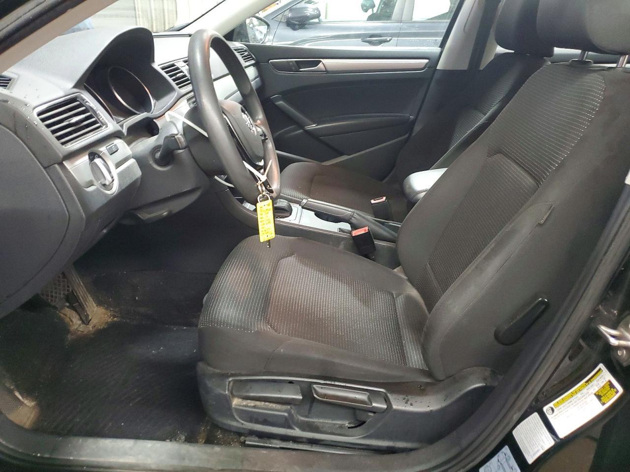 2016 VOLKSWAGEN Passat