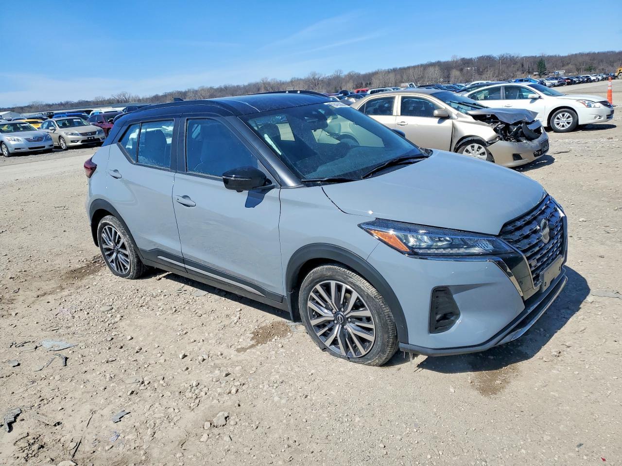 2023 NISSAN KICKS