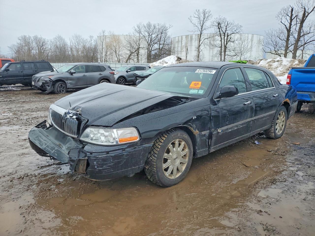 2011 LINCOLN Town Car
