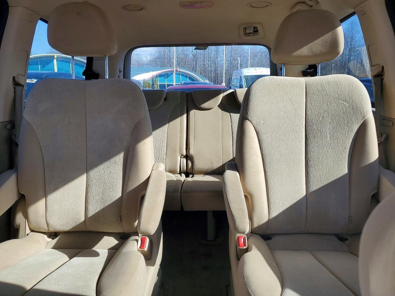 2011 KIA SEDONA