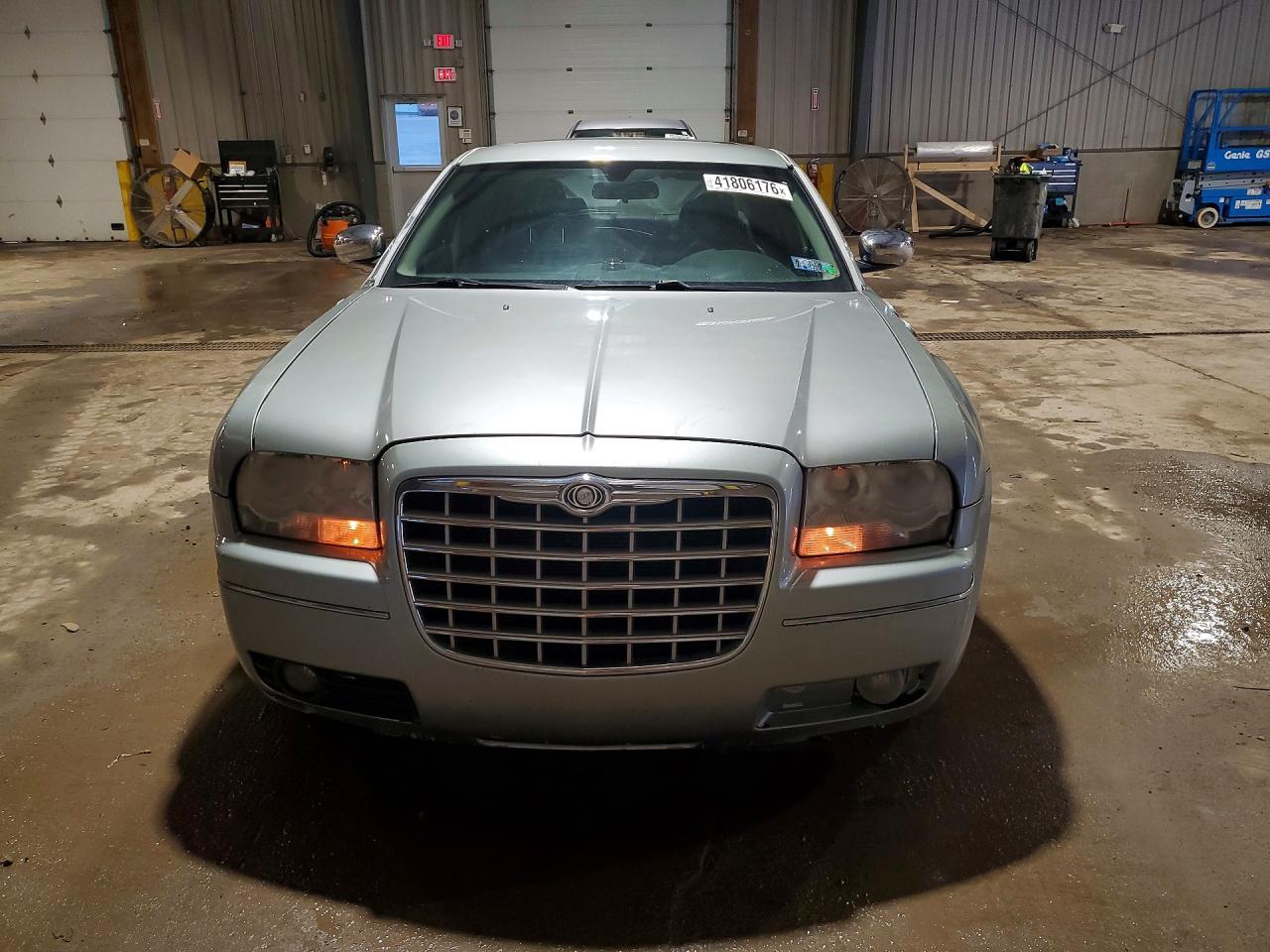 2005 CHRYSLER 300