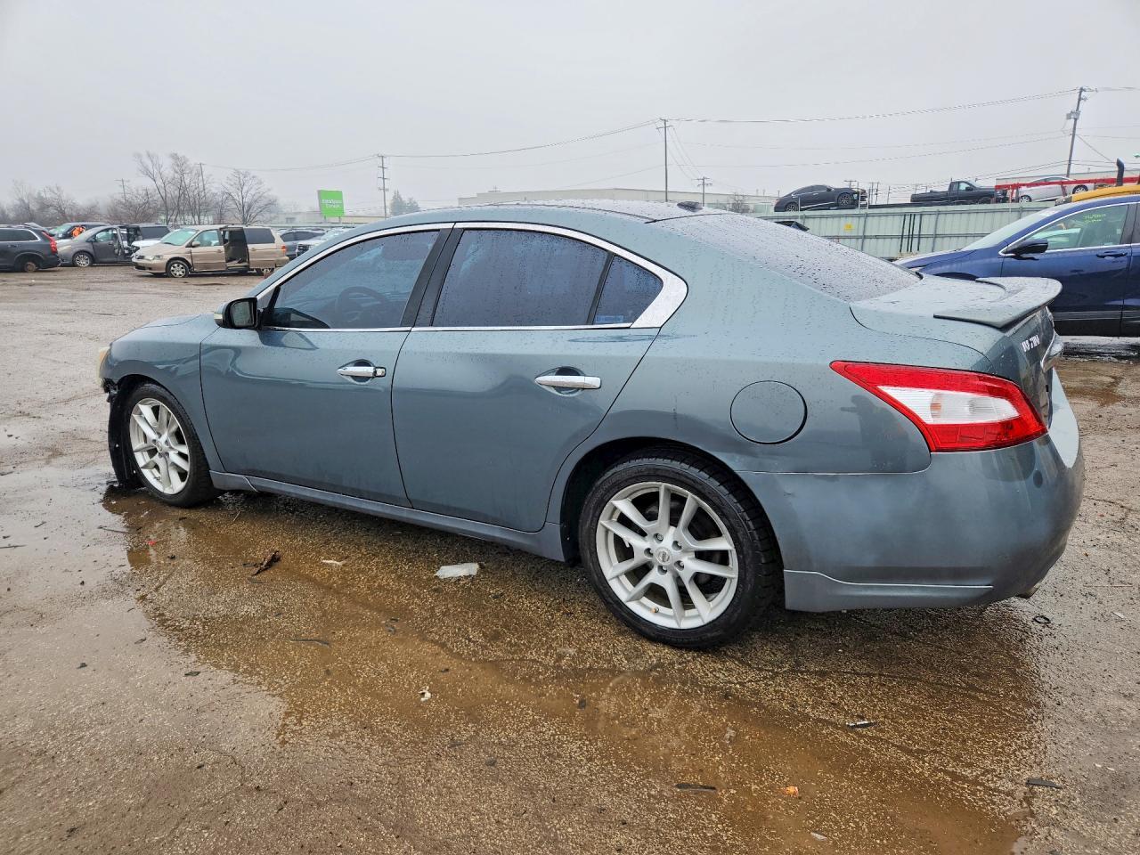 2010 NISSAN Maxima