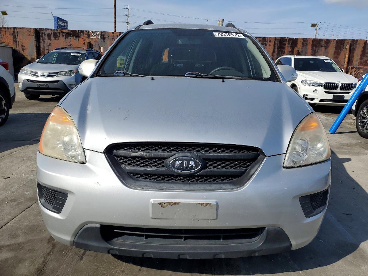 2010 KIA RONDO