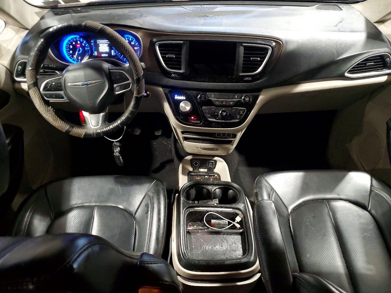 2021 CHRYSLER Voyager