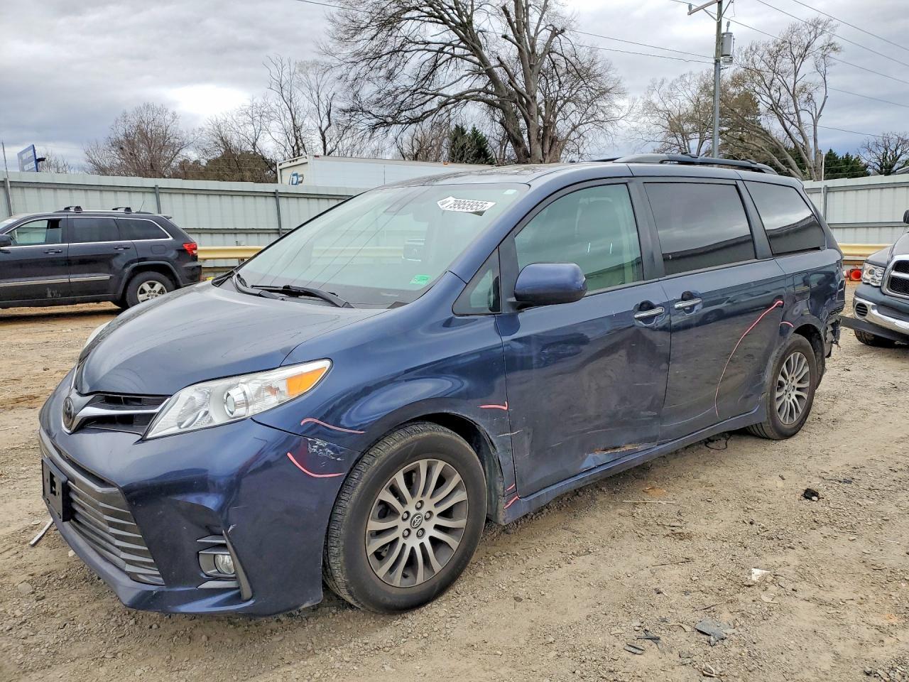 2018 TOYOTA SIENNA
