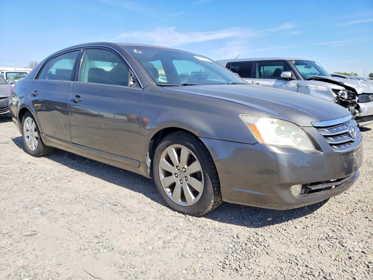 2005 TOYOTA Avalon