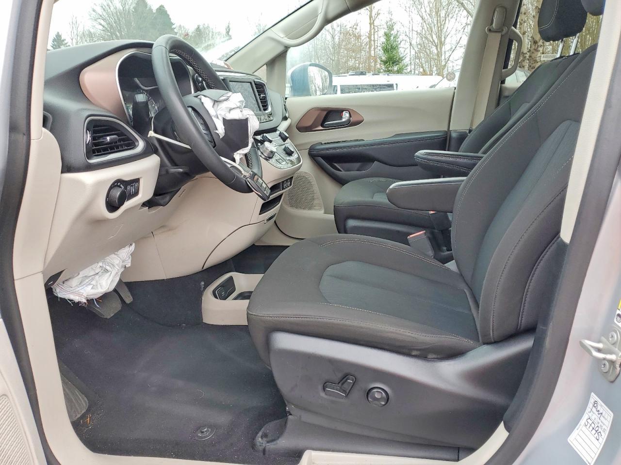 2023 CHRYSLER Voyager