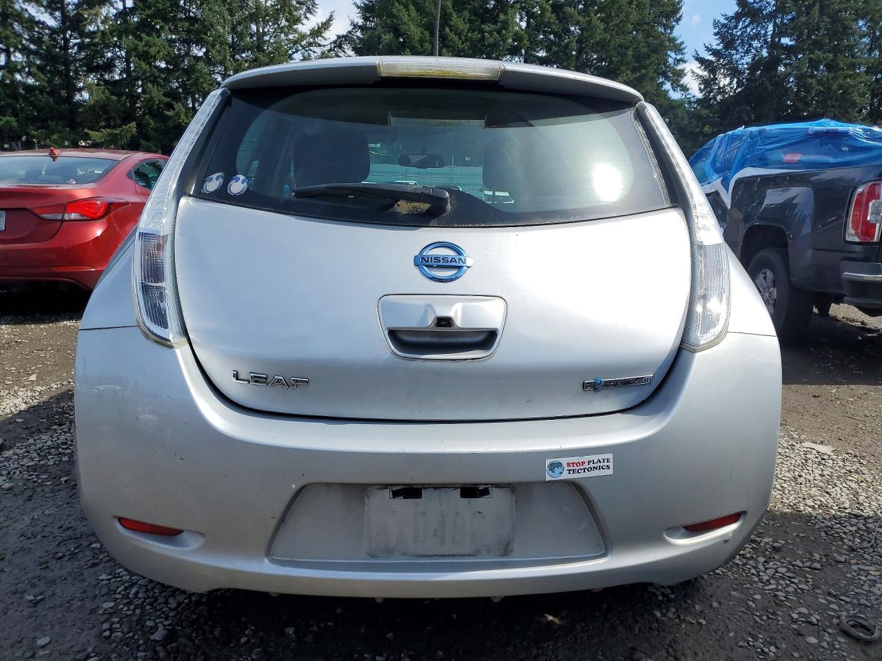 2015 NISSAN LEAF