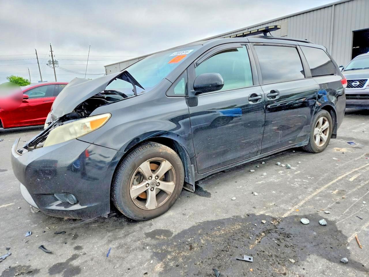 2014 TOYOTA SIENNA