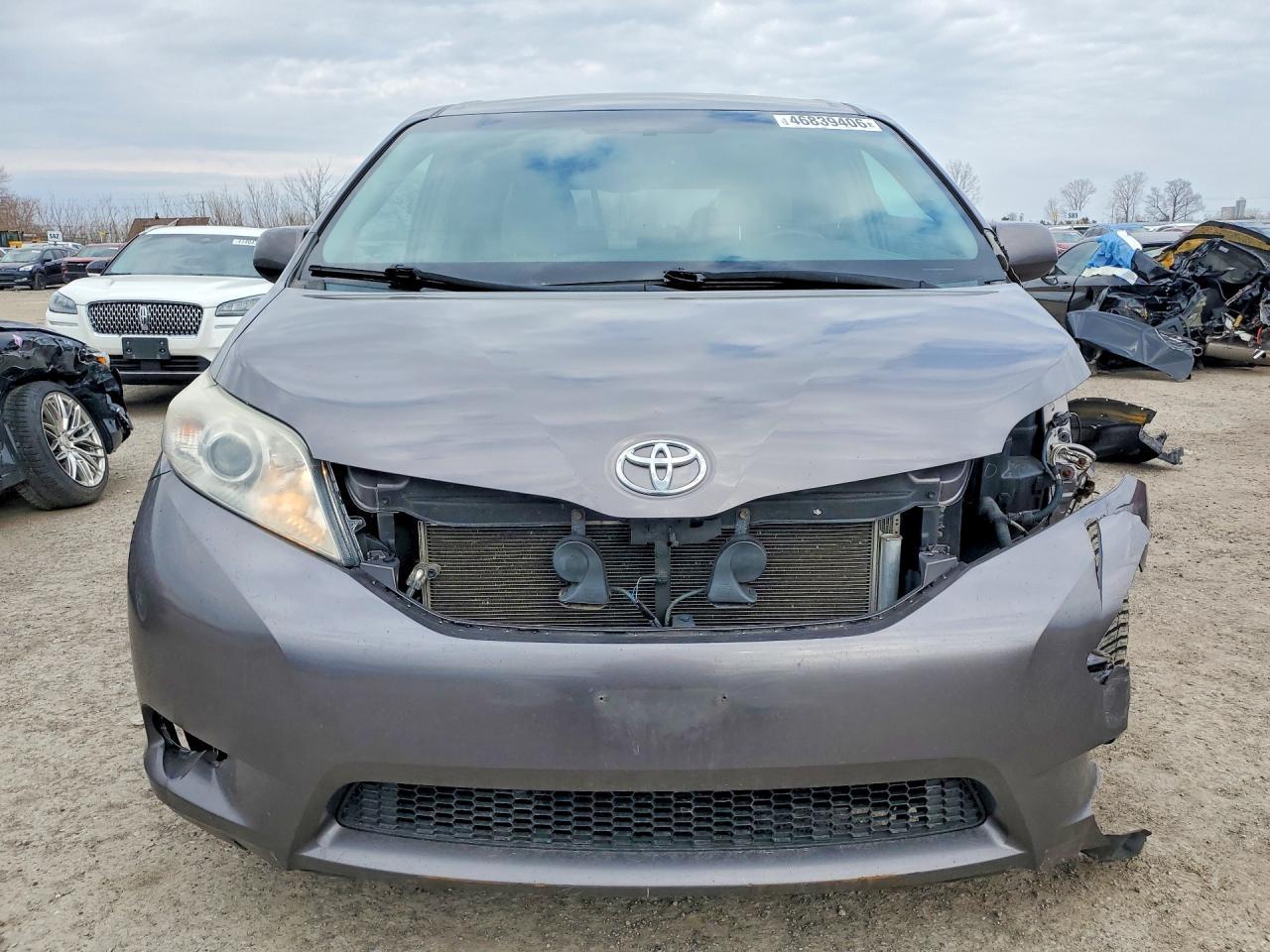 2015 TOYOTA SIENNA