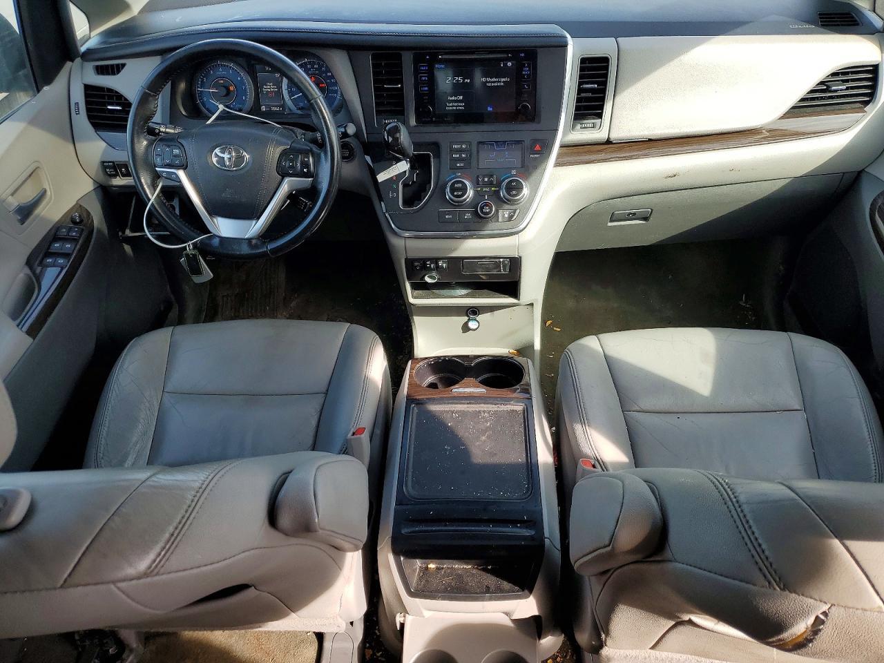 2016 TOYOTA SIENNA