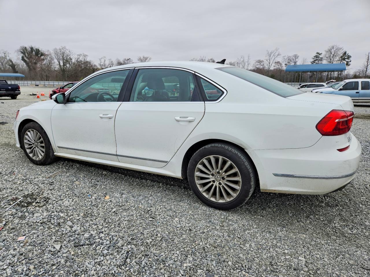 2016 VOLKSWAGEN Passat