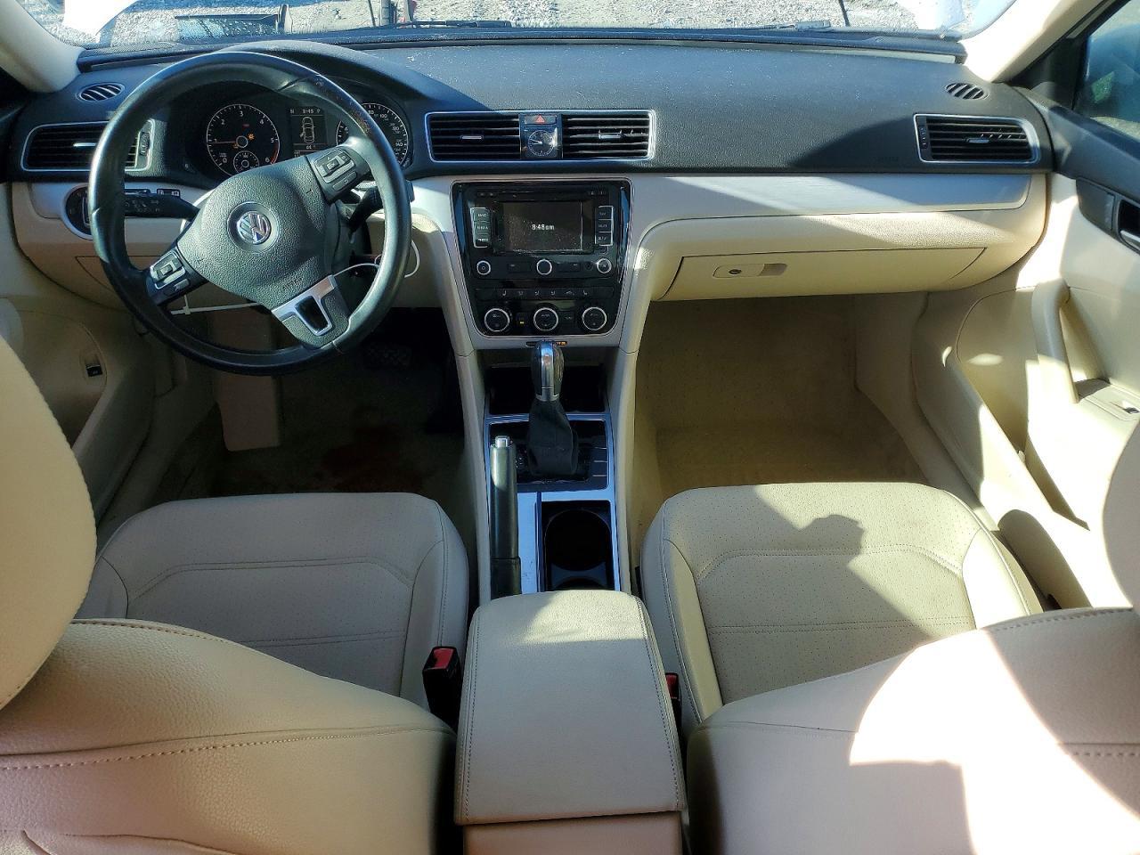2012 VOLKSWAGEN Passat