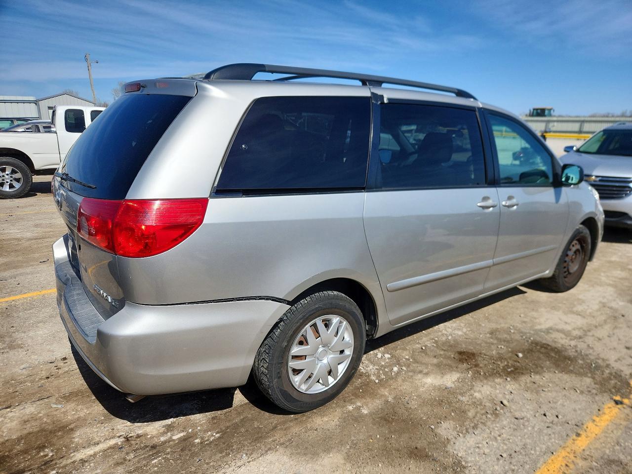 2010 TOYOTA SIENNA