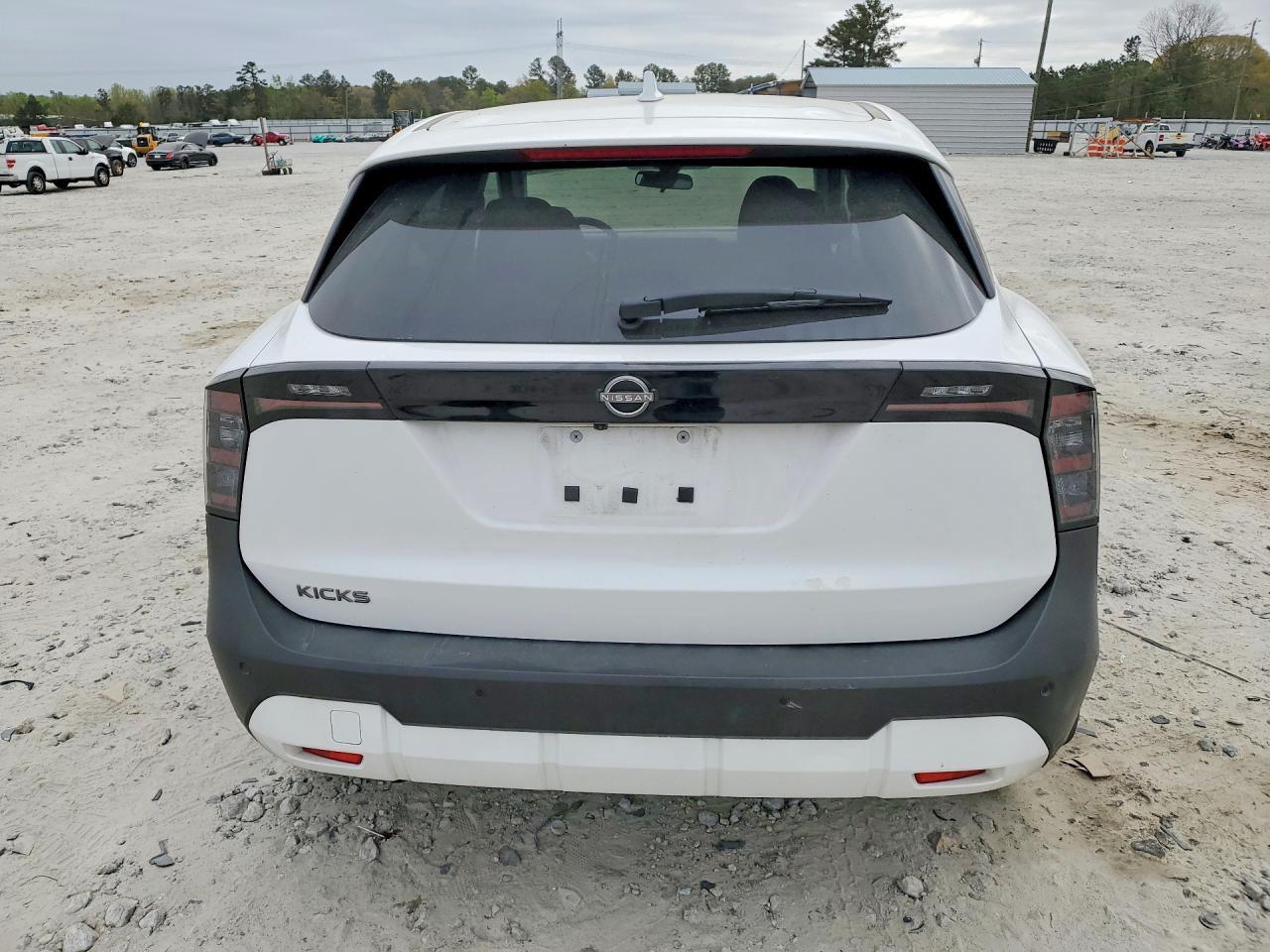 2025 NISSAN KICKS